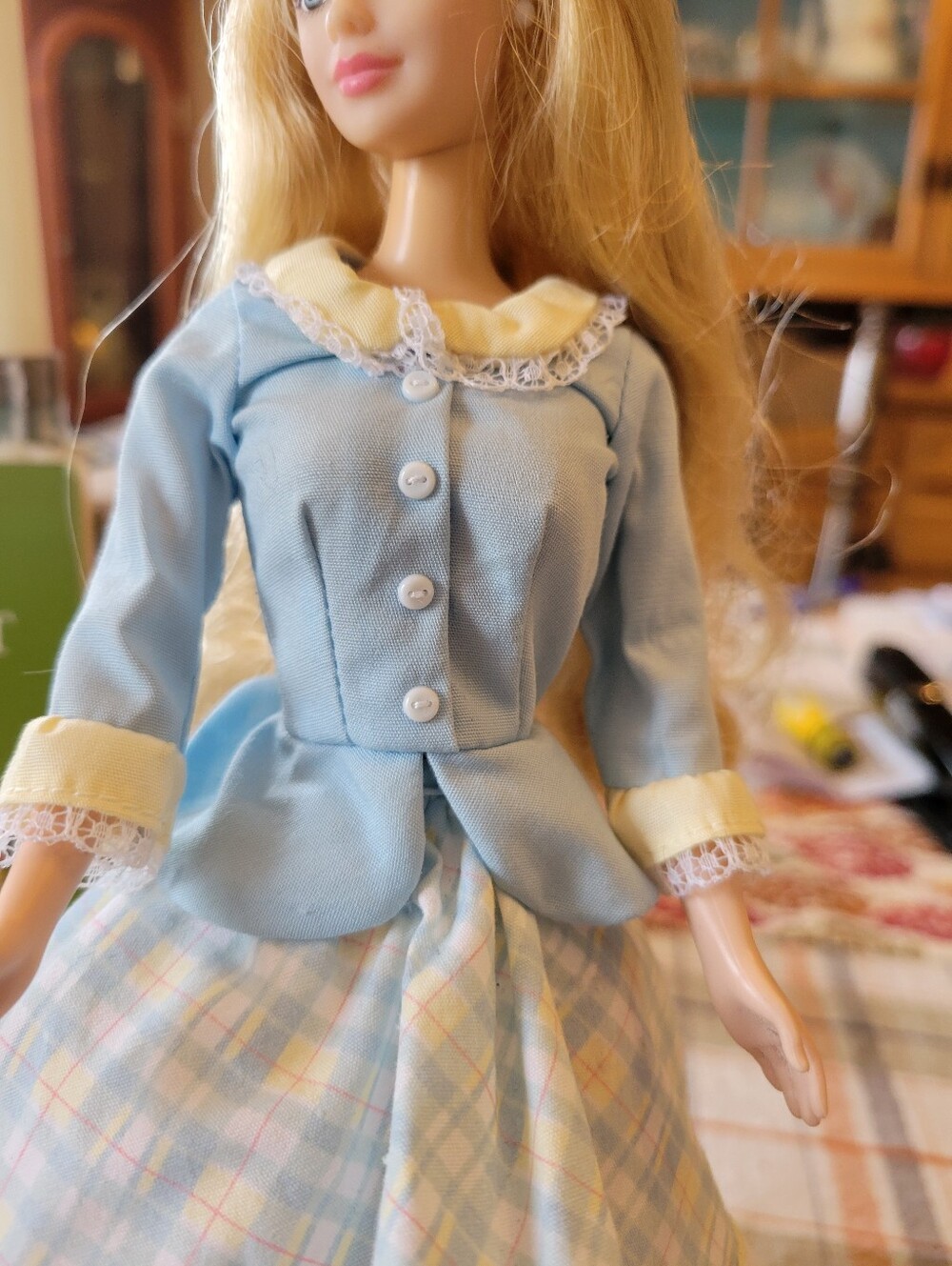 Peter Rabbit Barbie With Picture Book! - Picture 4 of 10